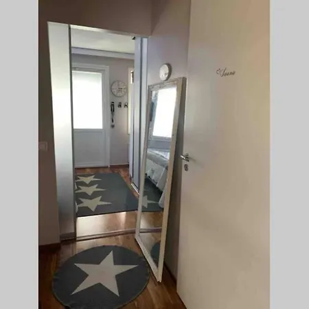 Lägenhet Luxus House With Sauna Nearby Airport